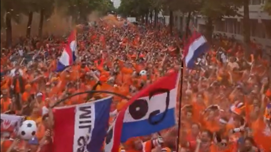 Oranjefans maken opnieuw indruk in München: ‘Wat een sfeer!’