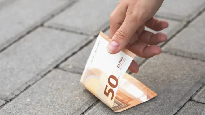 Vind je geld? Dit is wat je dan volgens de regels moet doen